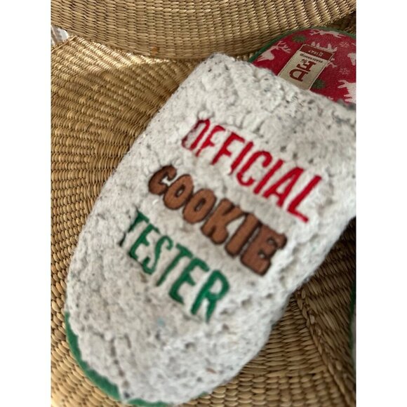 Deerfoam Official Cookie Tested size medium slippers - Picture 3 of 9